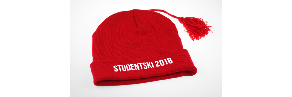 Röda mössor med tryck - IKSU Studentski 2018